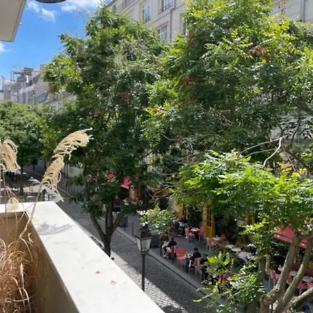 Charming Nest Of 45 M With Balcony Apartment *